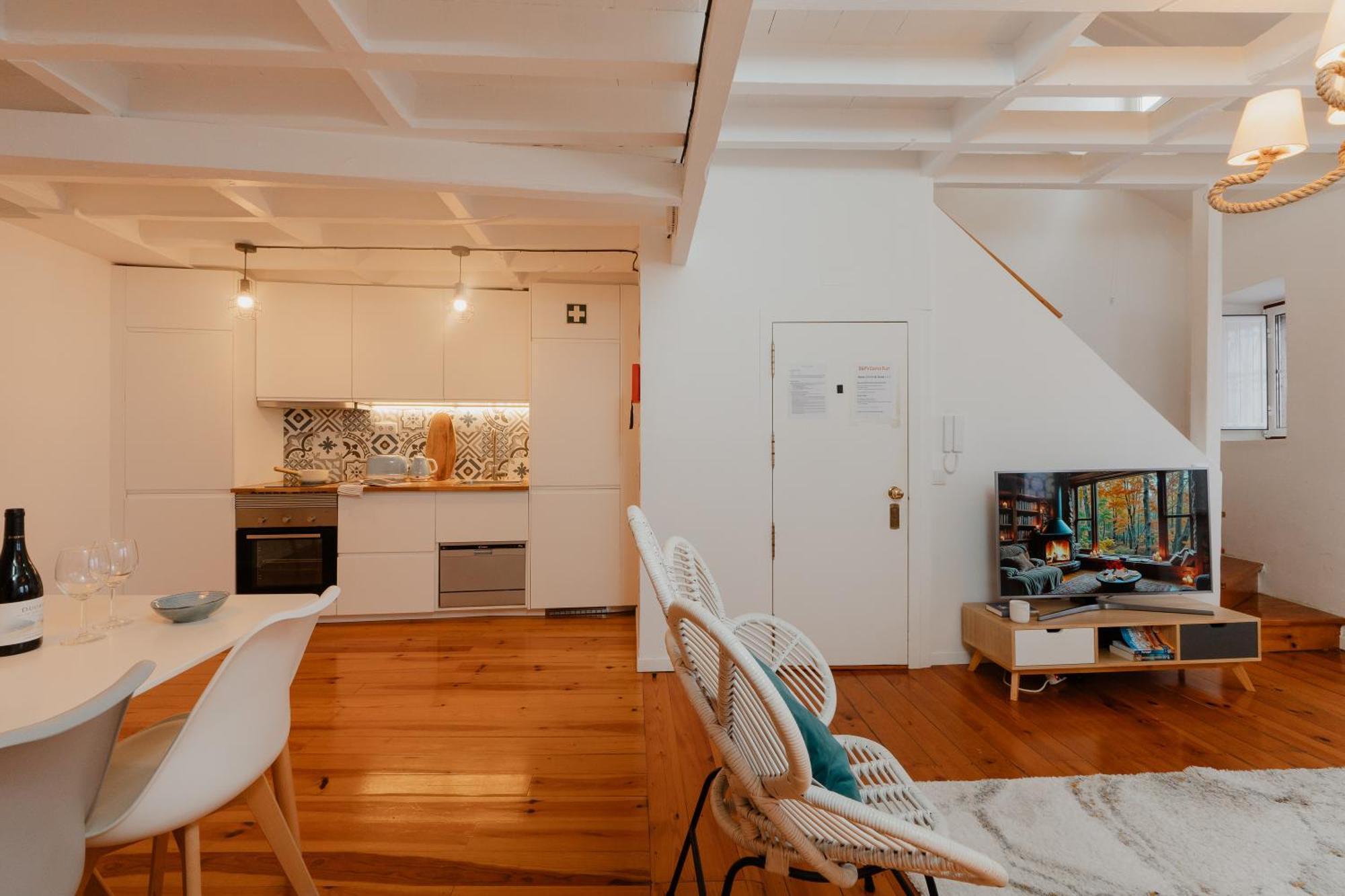 Stylish Getaway In A Mezzanine Flat By The Castle Daire Lisboa Dış mekan fotoğraf
