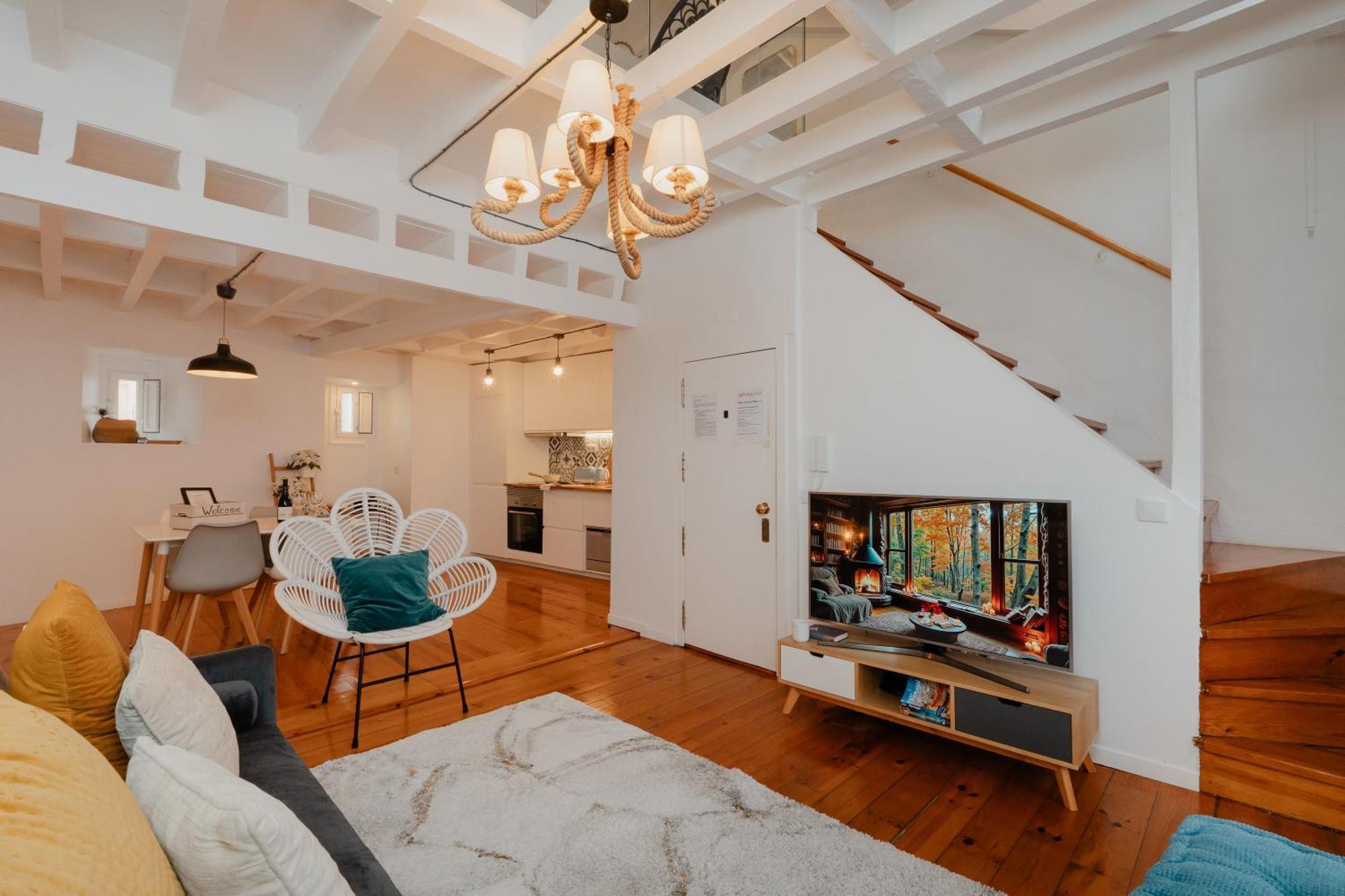 Stylish Getaway In A Mezzanine Flat By The Castle Daire Lisboa Dış mekan fotoğraf