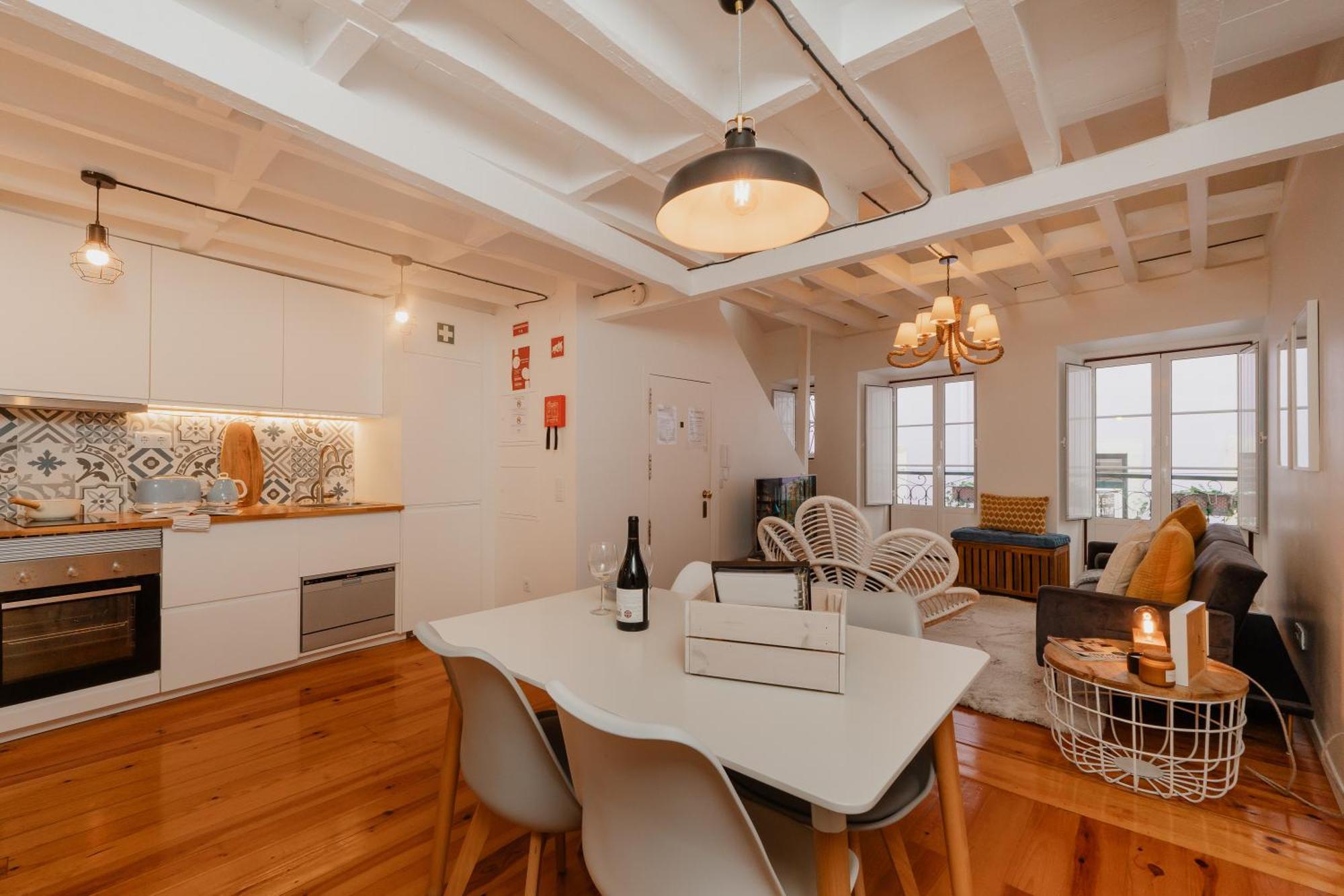 Stylish Getaway In A Mezzanine Flat By The Castle Daire Lisboa Dış mekan fotoğraf