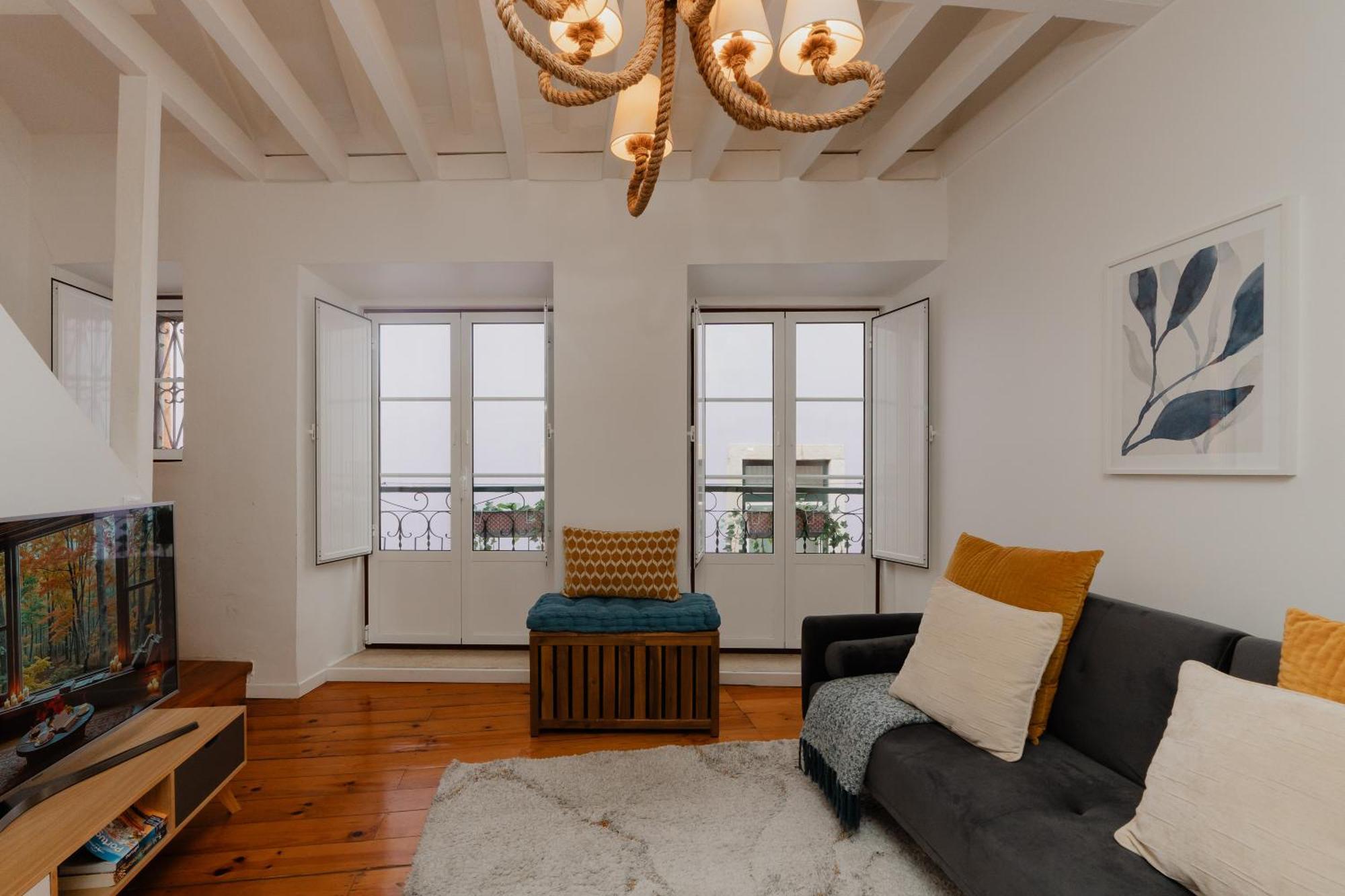 Stylish Getaway In A Mezzanine Flat By The Castle Daire Lisboa Dış mekan fotoğraf