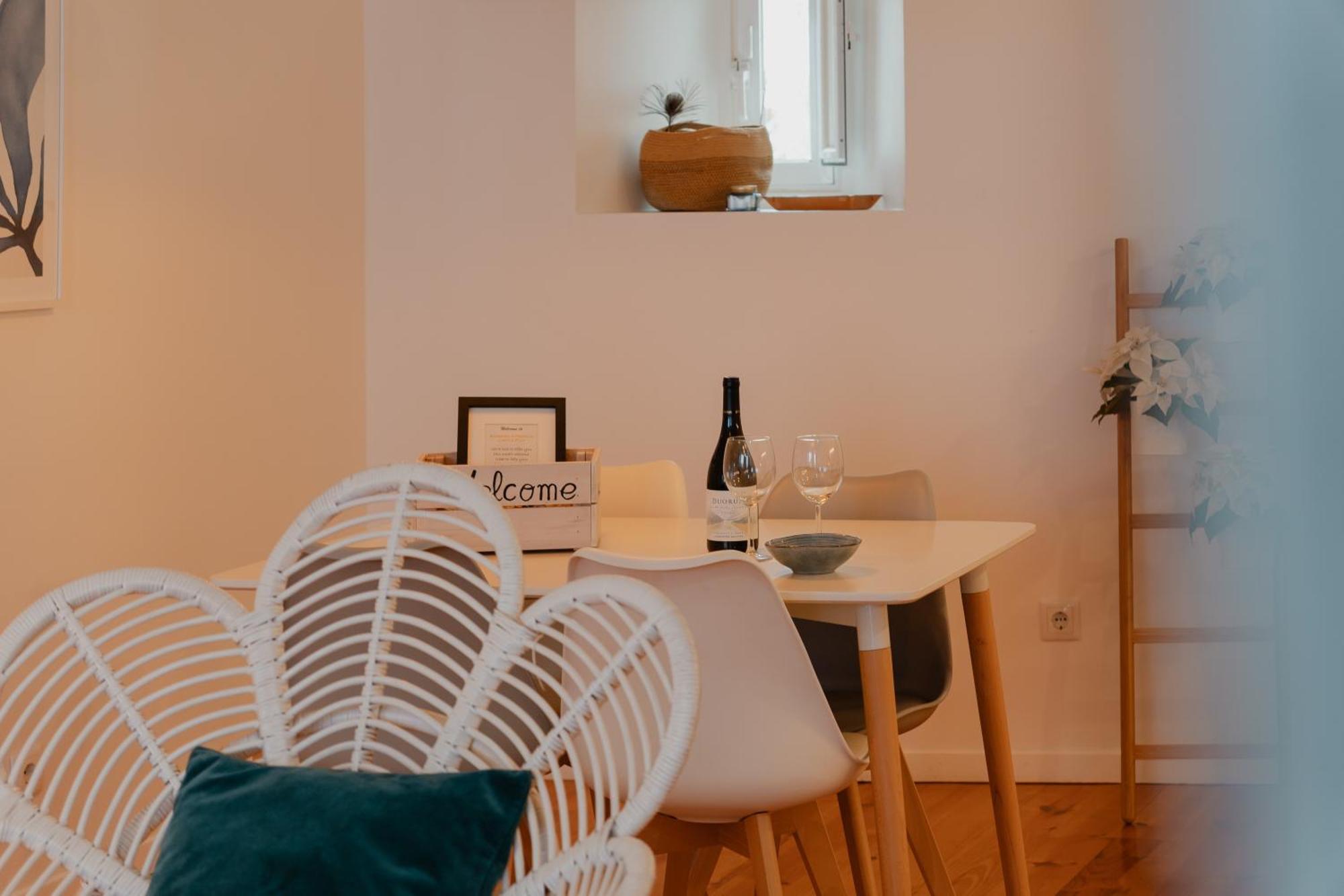 Stylish Getaway In A Mezzanine Flat By The Castle Daire Lisboa Dış mekan fotoğraf