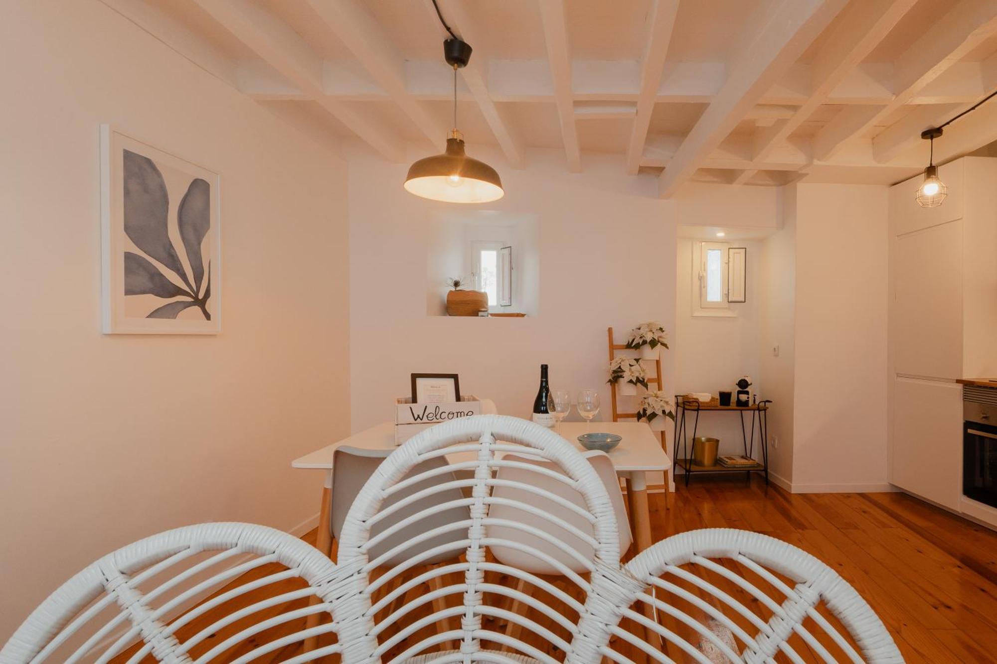 Stylish Getaway In A Mezzanine Flat By The Castle Daire Lisboa Dış mekan fotoğraf