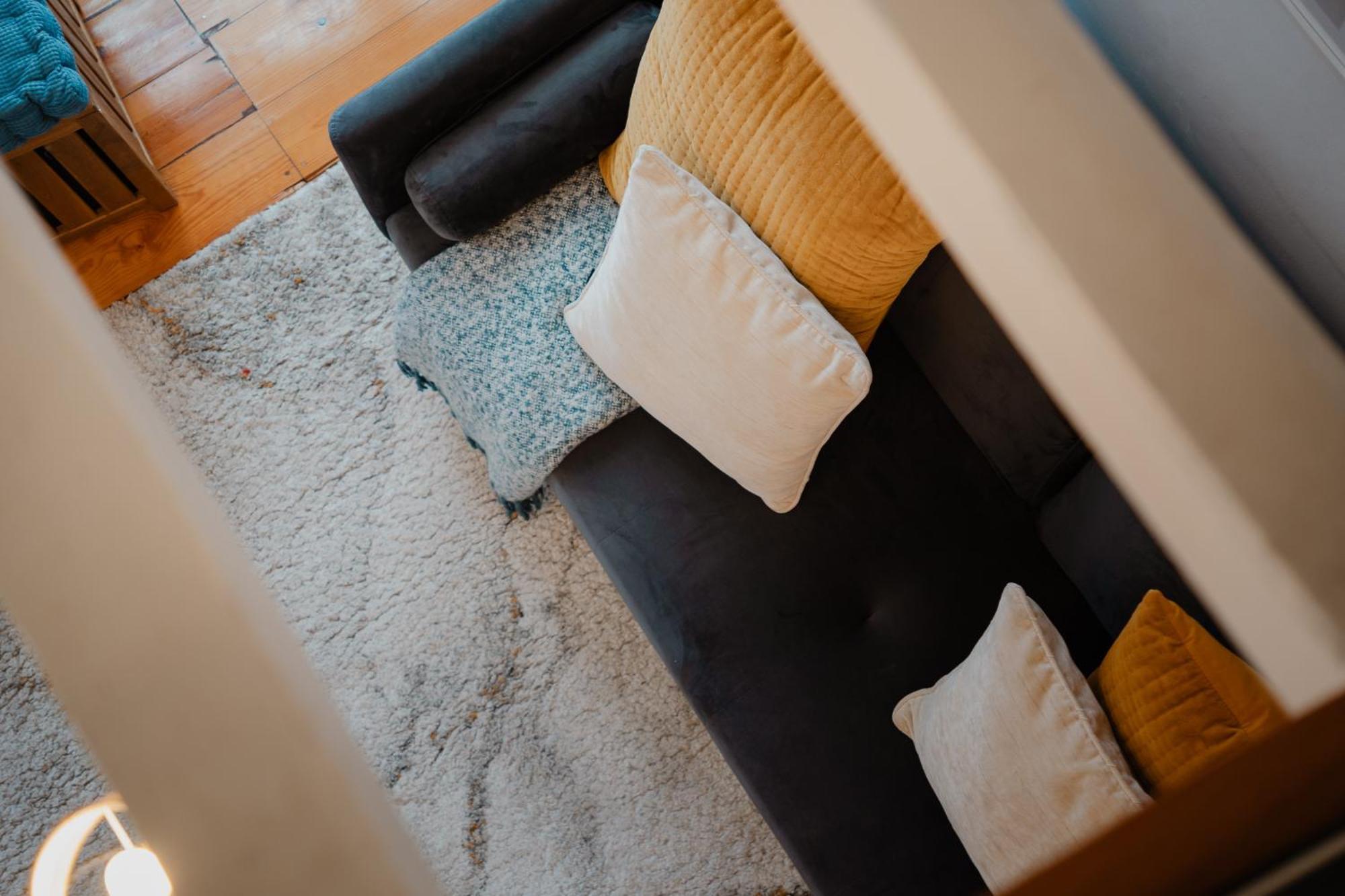 Stylish Getaway In A Mezzanine Flat By The Castle Daire Lisboa Dış mekan fotoğraf