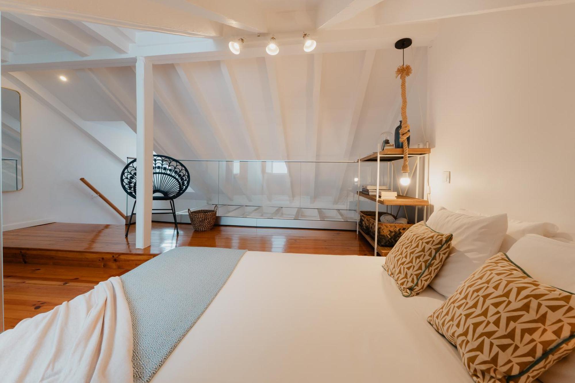 Stylish Getaway In A Mezzanine Flat By The Castle Daire Lisboa Dış mekan fotoğraf