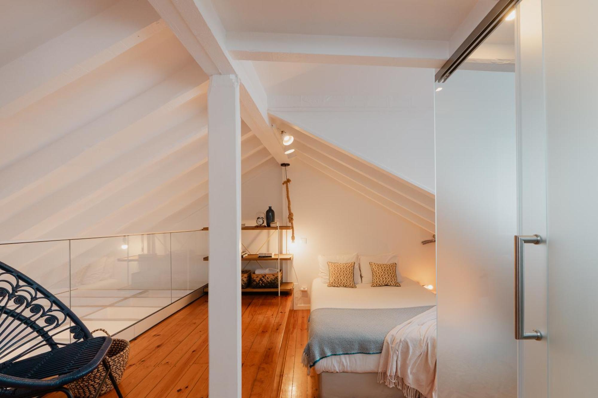 Stylish Getaway In A Mezzanine Flat By The Castle Daire Lisboa Dış mekan fotoğraf