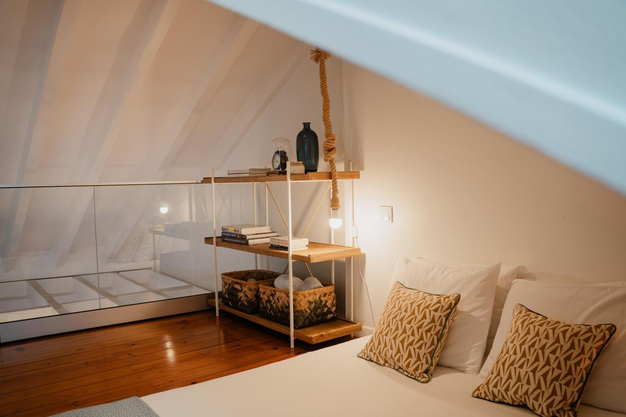 Stylish Getaway In A Mezzanine Flat By The Castle Daire Lisboa Dış mekan fotoğraf