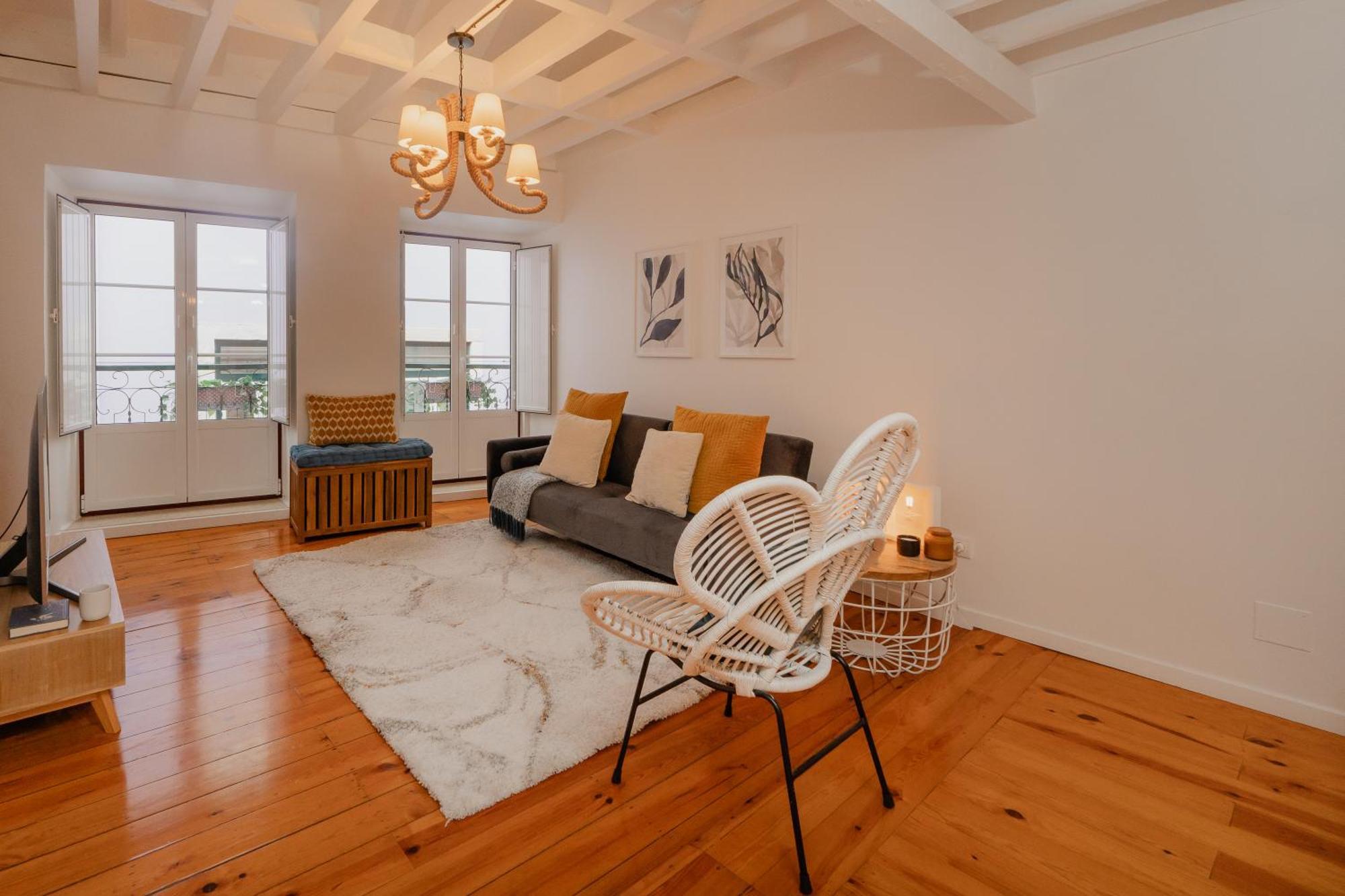 Stylish Getaway In A Mezzanine Flat By The Castle Daire Lisboa Dış mekan fotoğraf