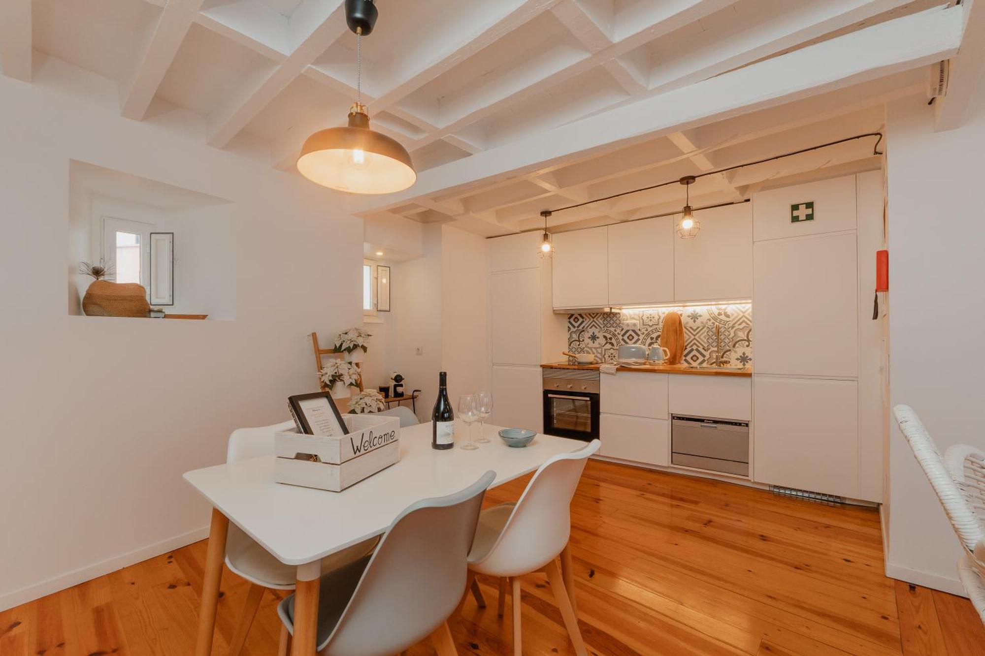 Stylish Getaway In A Mezzanine Flat By The Castle Daire Lisboa Dış mekan fotoğraf